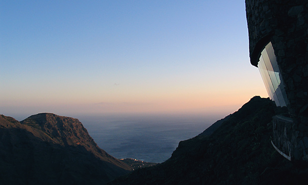 sunset: mirador 'césar manrique' - valle gran rey